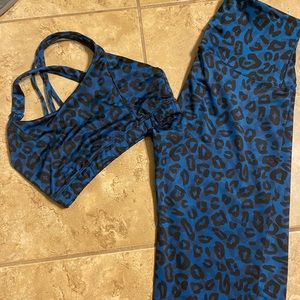 Onzie blue leopard print athletic set